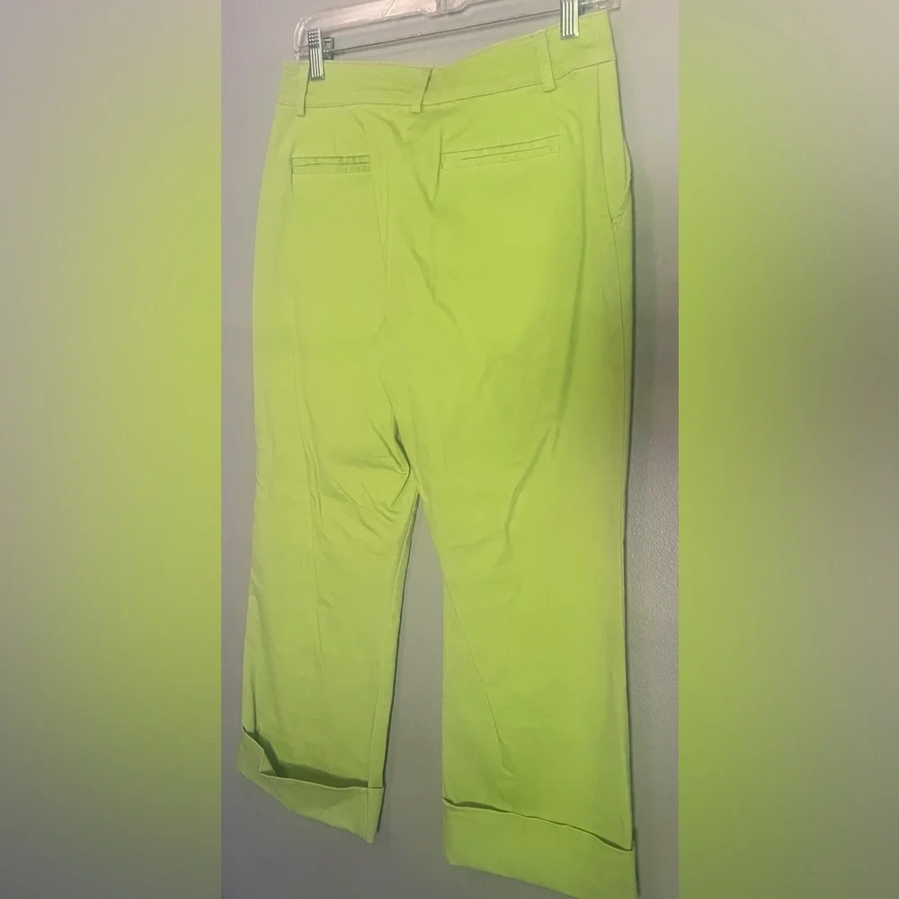 Women’s Green Cropped Pants NWOT - Picture 5 of 6